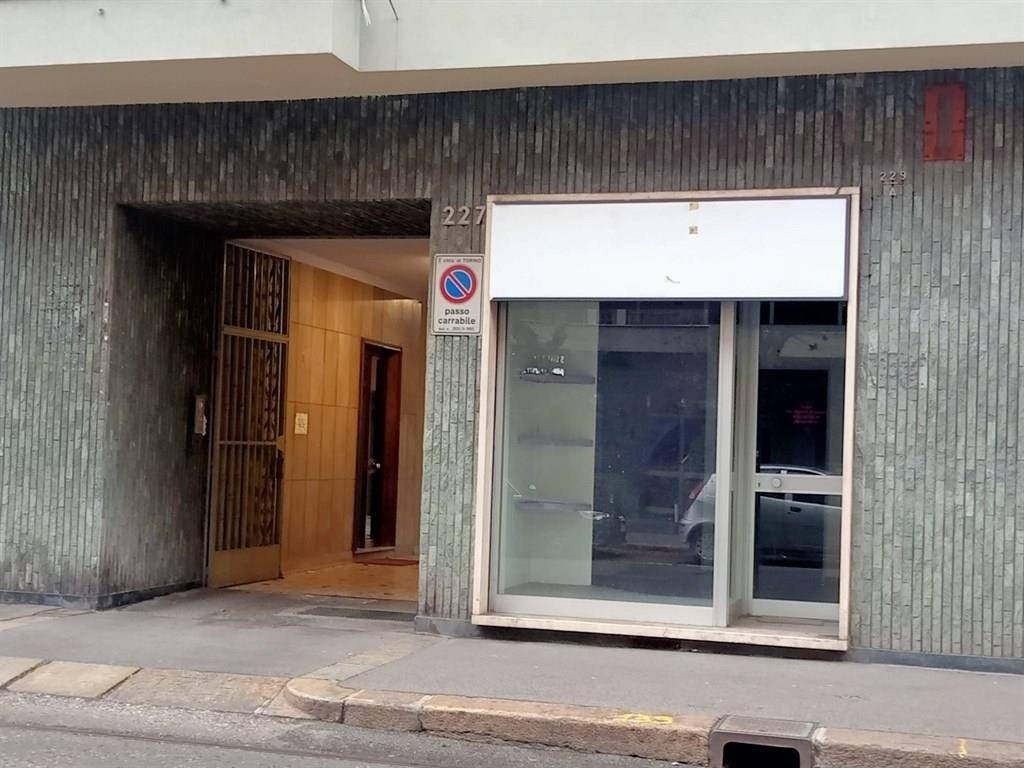 negozio in vendita a Torino in zona Lucento