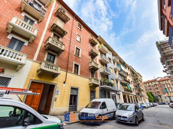 negozio in vendita a Torino in zona Lingotto