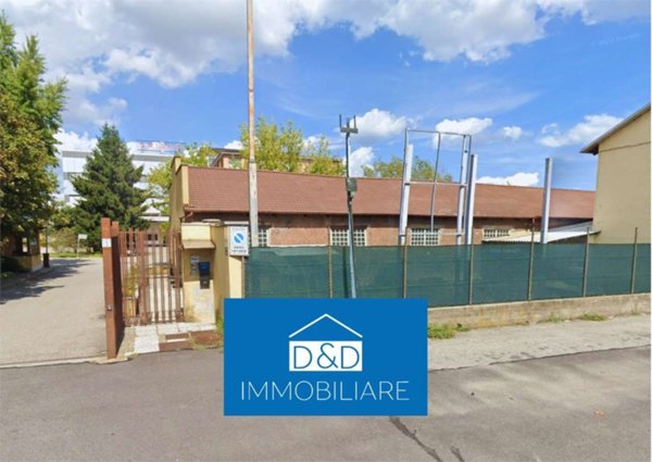 locale commerciale in vendita a Torino in zona Regio Parco