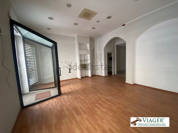 locale commerciale in vendita a Torino in zona San Donato