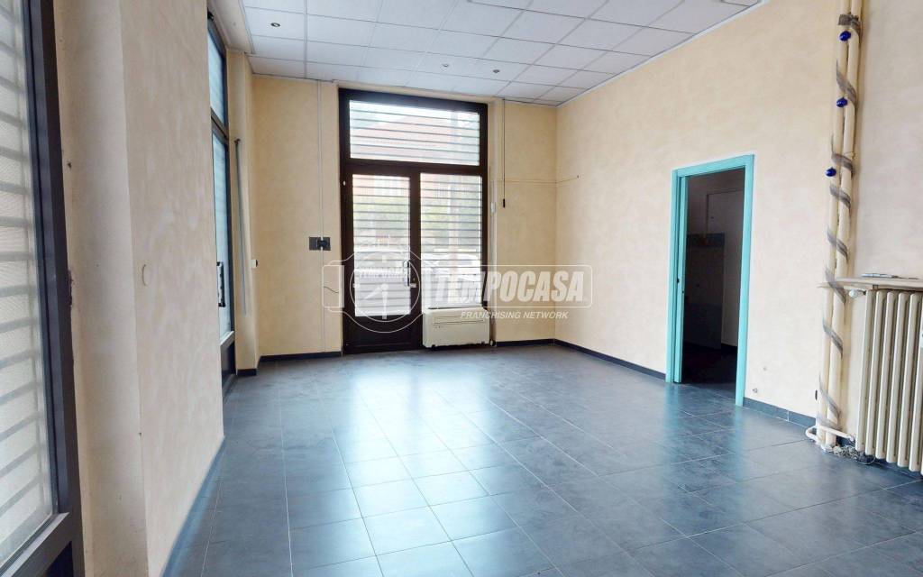 locale commerciale in vendita a Torino in zona Parella