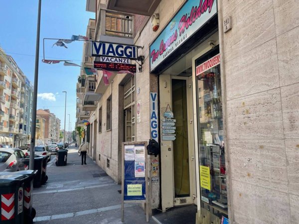 negozio in vendita a Torino in zona Lucento