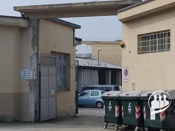 capannone in vendita a Torino in zona Mirafiori Nord