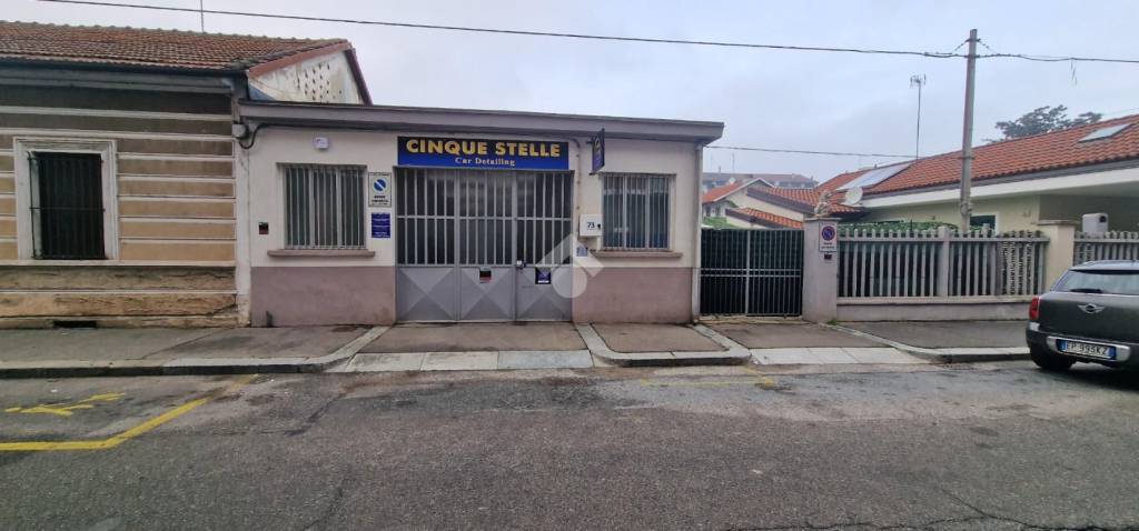 negozio in vendita a Torino in zona Rebaudengo