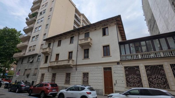 appartamento in vendita a Torino in zona Cit Turin