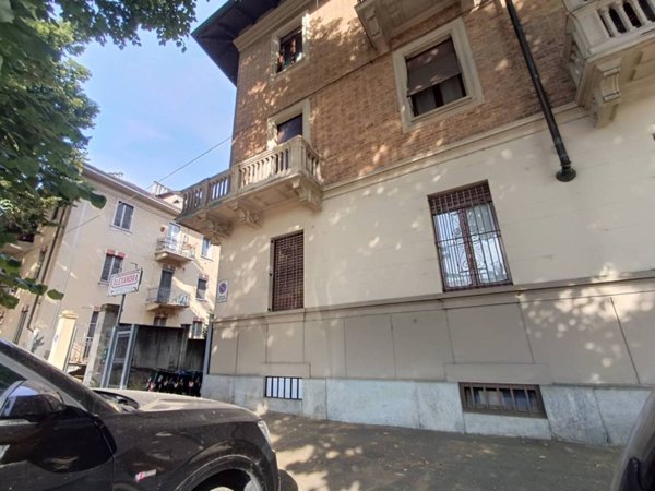 locale commerciale in vendita a Torino in zona Gran Madre