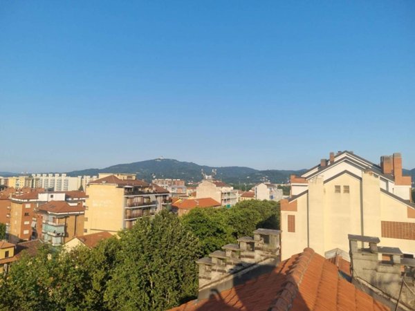 appartamento in vendita a Torino in zona Aurora