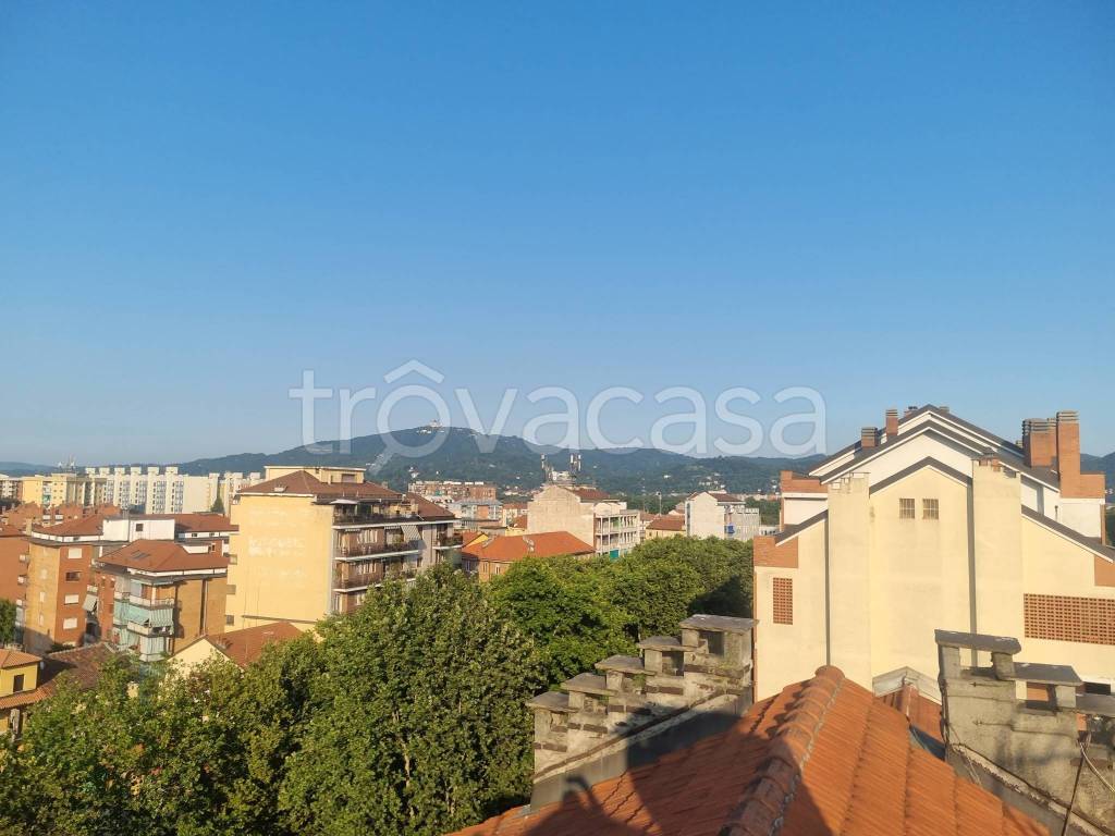 appartamento in vendita a Torino in zona Aurora