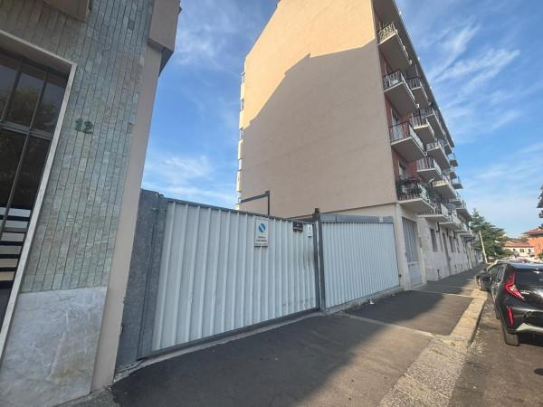 negozio in vendita a Torino in zona Madonna di Campagna