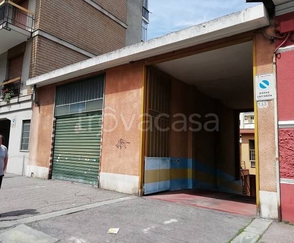 locale commerciale in vendita a Torino in zona Madonna di Campagna
