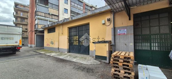 negozio in vendita a Torino in zona Rebaudengo
