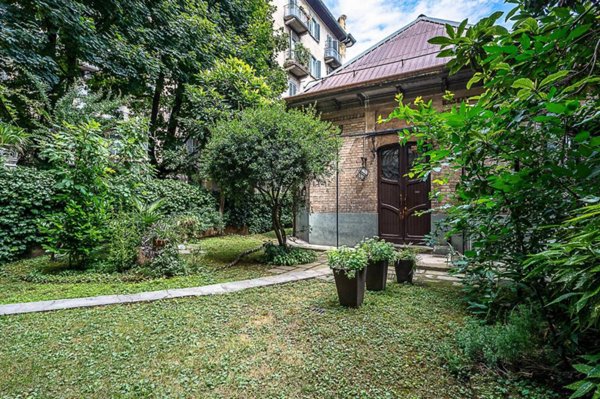 casa indipendente in vendita a Torino in zona Cit Turin