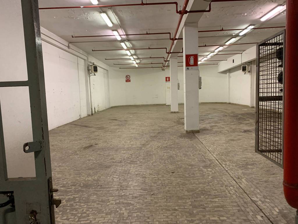 locale commerciale in vendita a Torino in zona Crocetta