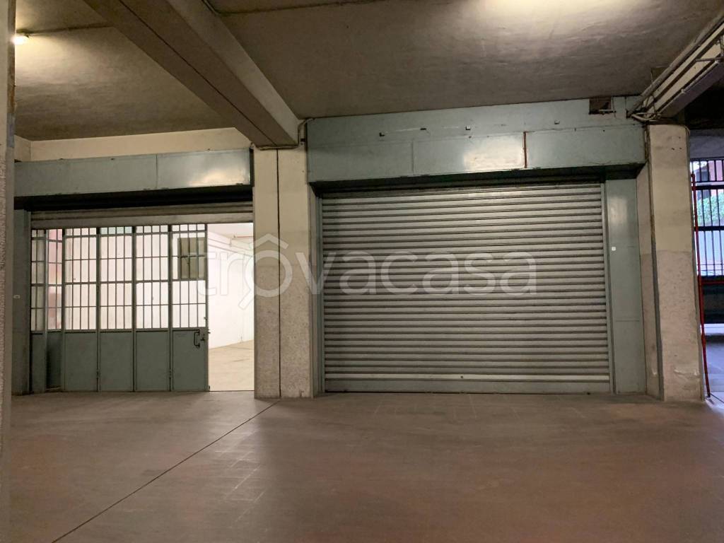 locale commerciale in vendita a Torino in zona Crocetta