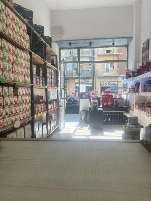 negozio in vendita a Torino in zona Santa Rita