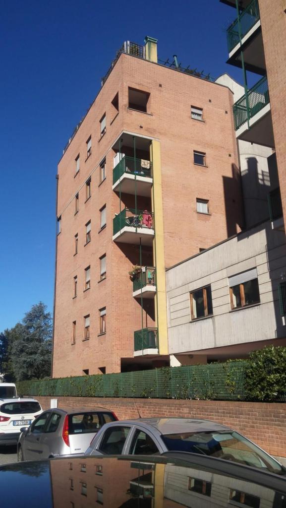 negozio in vendita a Torino in zona Lingotto