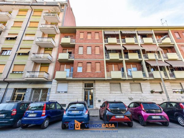 locale commerciale in vendita a Torino in zona Lingotto
