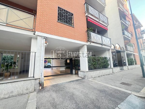 negozio in vendita a Torino in zona Parella