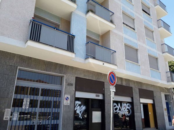 negozio in vendita a Torino in zona Mirafiori Sud