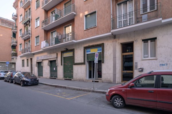 locale commerciale in vendita a Torino in zona Santa Rita