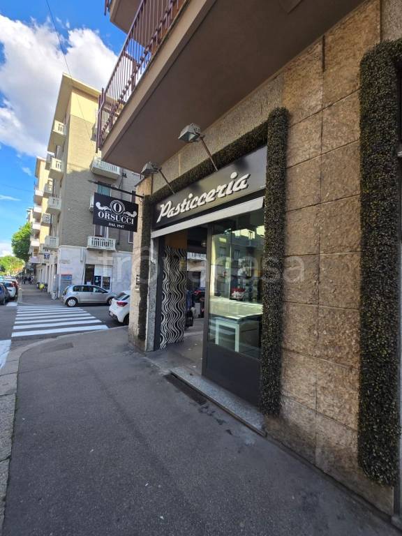 negozio in vendita a Torino in zona Parella