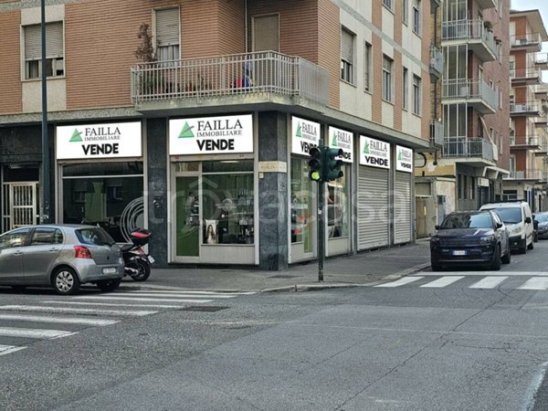 negozio in vendita a Torino in zona Borgo San Paolo