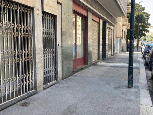 negozio in vendita a Torino in zona Lucento