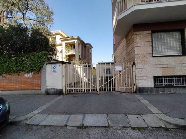 locale di sgombero in vendita a Torino in zona Parella