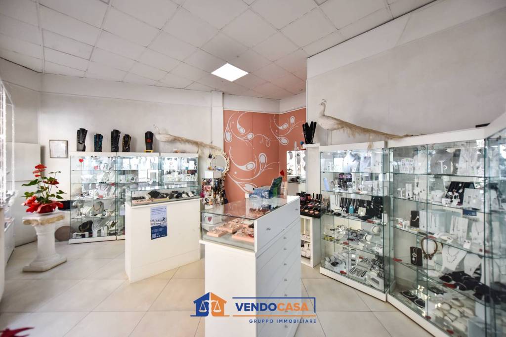 negozio in vendita a Torino in zona Vanchiglia