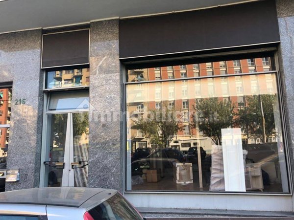 negozio in vendita a Torino in zona Mirafiori Sud