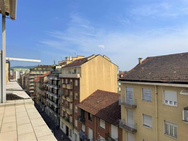 appartamento in vendita a Torino in zona Cenisia