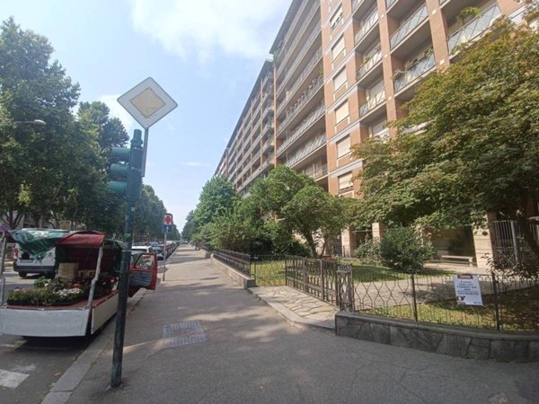 negozio in vendita a Torino in zona Pozzo Strada