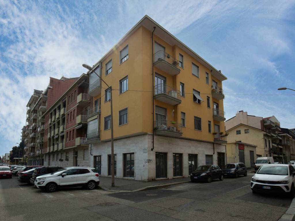 negozio in vendita a Torino in zona Lingotto
