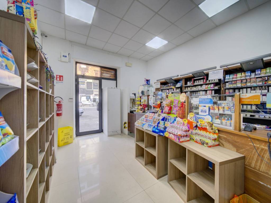 negozio in vendita a Torino in zona Aurora