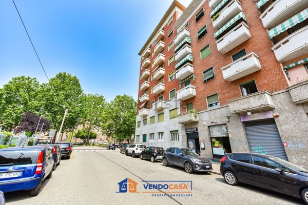 locale commerciale in vendita a Torino in zona Filadelfia
