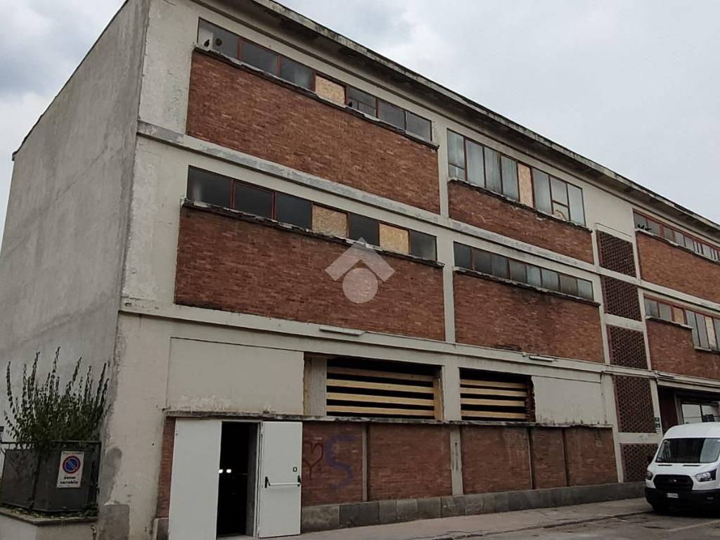 negozio in vendita a Torino in zona Aurora