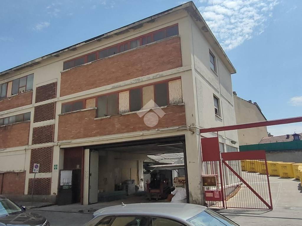 negozio in vendita a Torino in zona Aurora