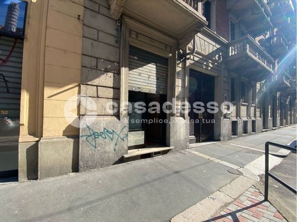 ufficio in vendita a Torino in zona Aurora