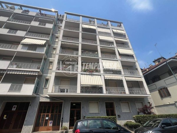 negozio in vendita a Torino in zona Parella