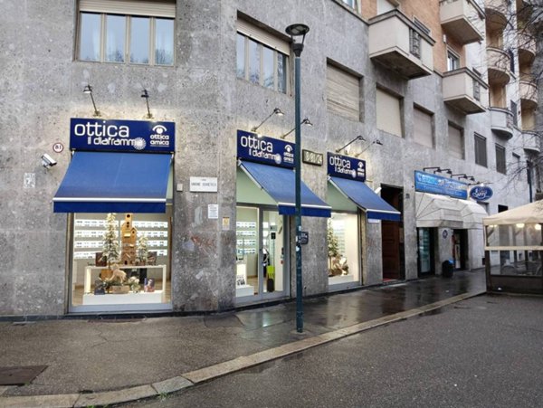 locale commerciale in vendita a Torino in zona Filadelfia