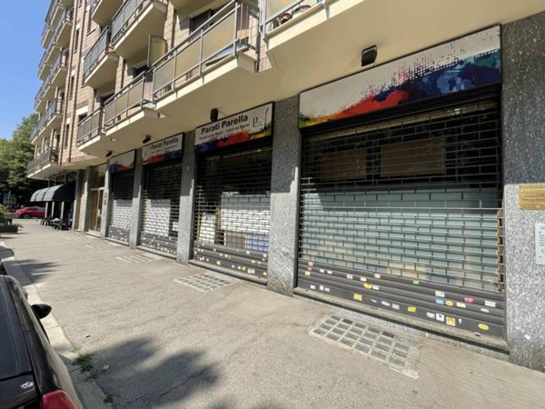negozio in vendita a Torino in zona Pozzo Strada