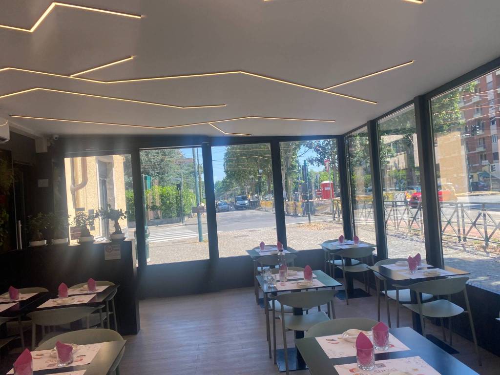 negozio in vendita a Torino in zona Mirafiori Sud