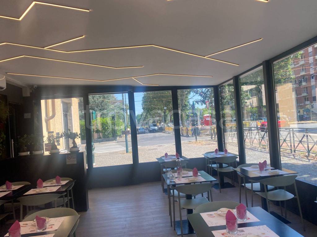 negozio in vendita a Torino in zona Mirafiori Sud