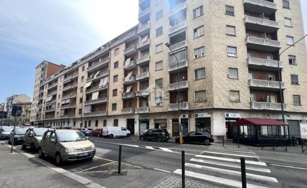 negozio in vendita a Torino in zona Borgata Vittoria