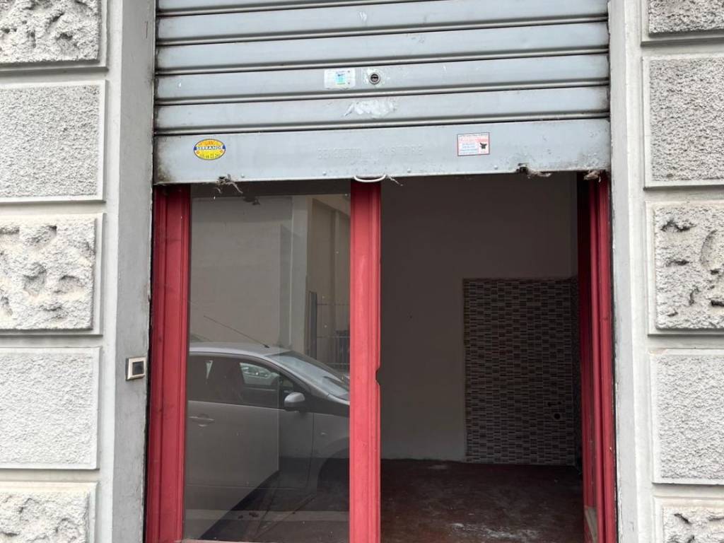 negozio in vendita a Torino in zona Lingotto