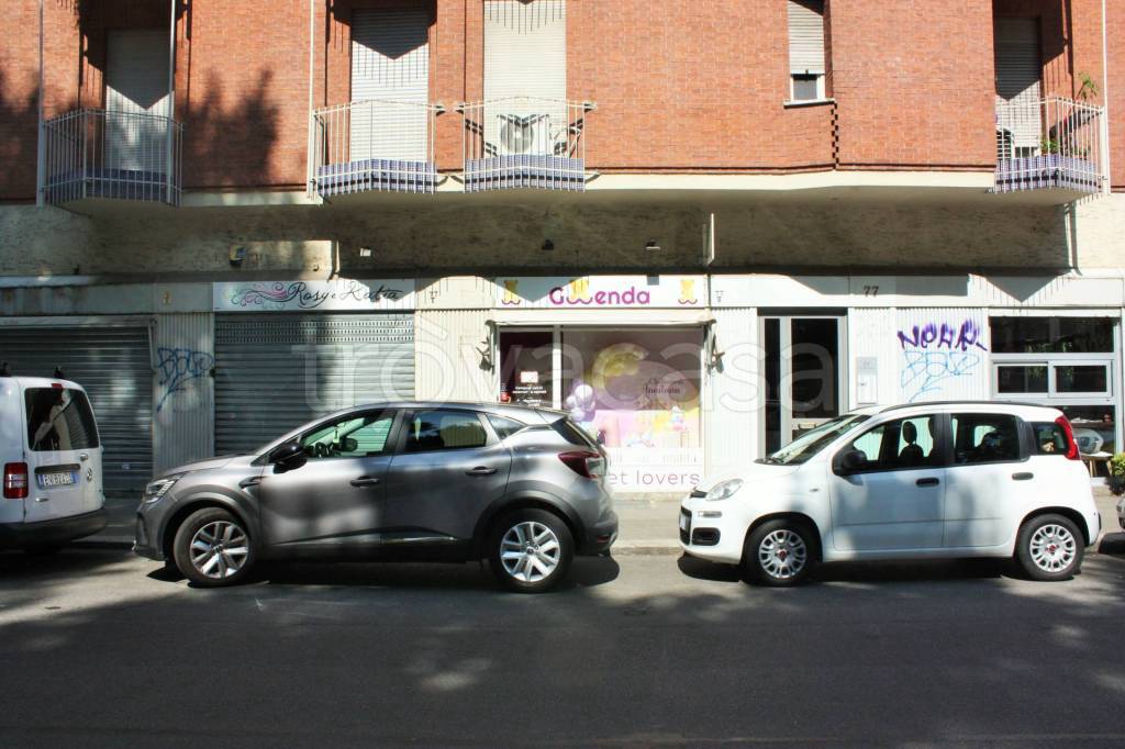 negozio in vendita a Torino in zona Parella