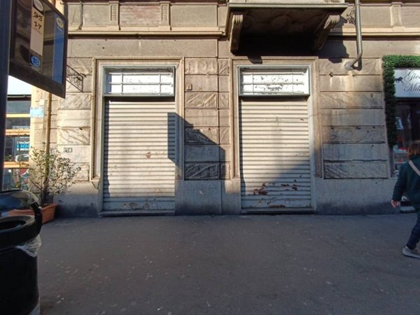 negozio in vendita a Torino in zona Lingotto