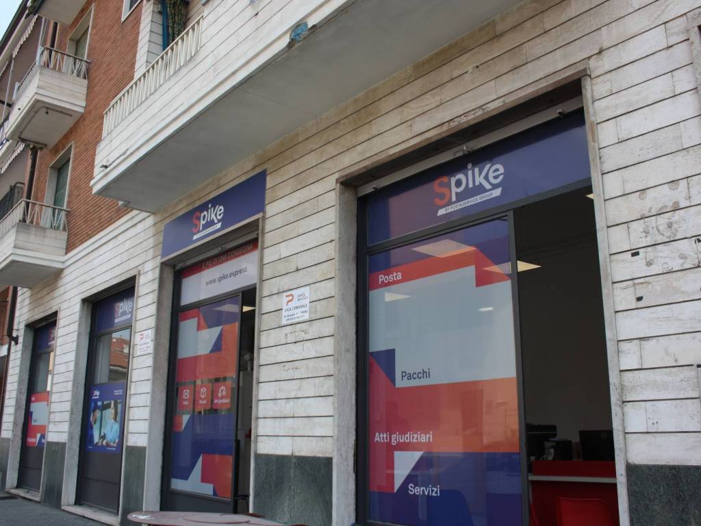 negozio in vendita a Torino in zona Mirafiori Sud