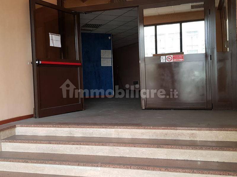 negozio in vendita a Torino in zona Lucento