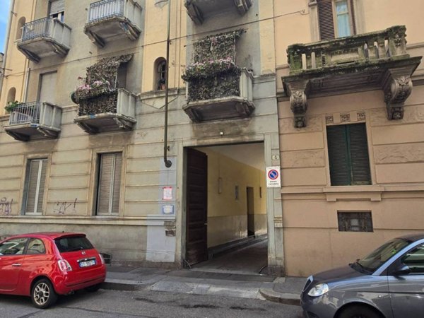negozio in vendita a Torino in zona Borgata Vittoria